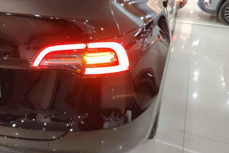 Used Tesla Model Y 2021 Long-Range All-Wheel-Drive Version