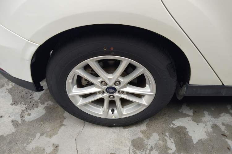 Used Ford Focus 2015 Hatchback 1.6L Automatic Fashion Edition
