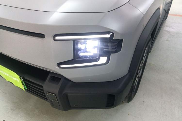 Used  G318 2024 Four-Wheel-Drive Air Suspension Model