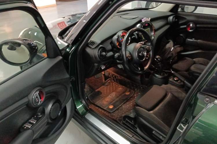 Used  MINI 2016 1.5T COOPER Five-Door Edition
