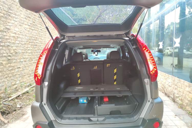 Used Nissan X-Trail 2012 2.5L CVT Luxury Edition 4WD
