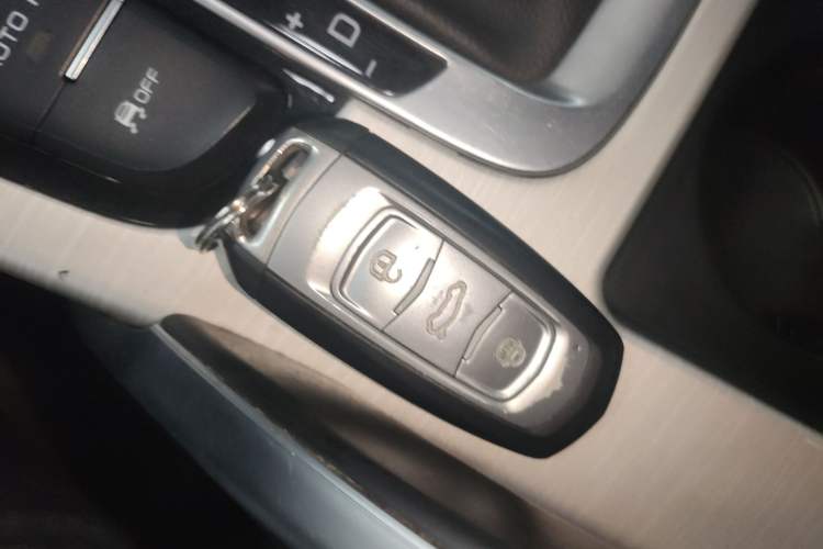 Used Geely Auto Emgrand X7 Sport 2018 1.8TD Automatic Two-Wheel Drive Smart Connect 4G Internet Edition
