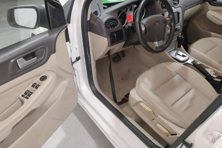 Used Ford Focus 2013 Hatchback Classic 1.8L Automatic Fashion Edition
