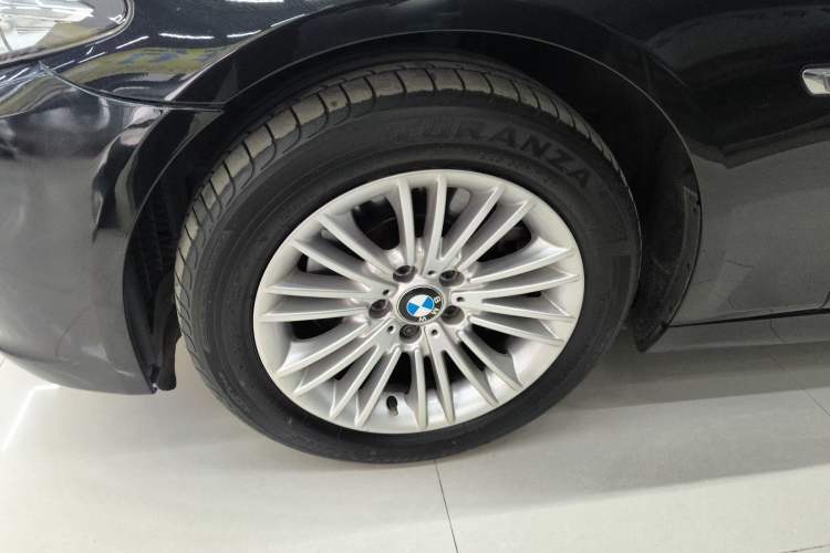 Used BMW 5 Series 2014 525Li Leading Model
