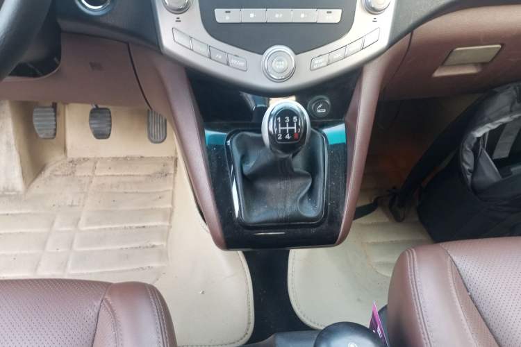 Used BYD S6 2014 2.0L Manual Luxury 5-Seater
