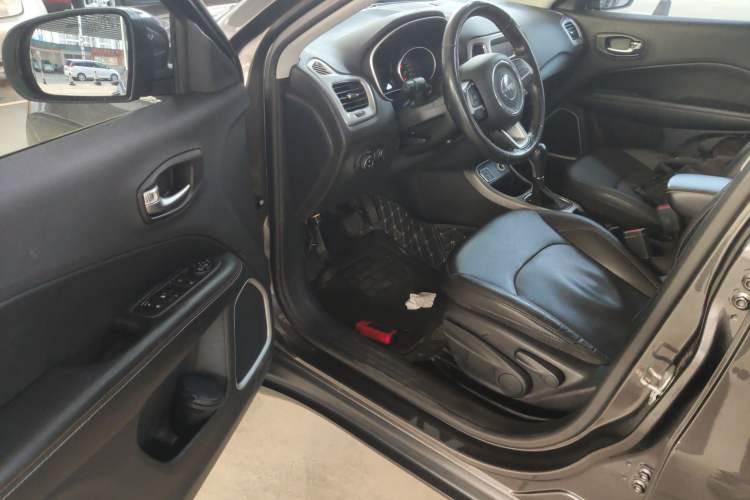 Used  Compass 2017 200T Automatic Family Edition