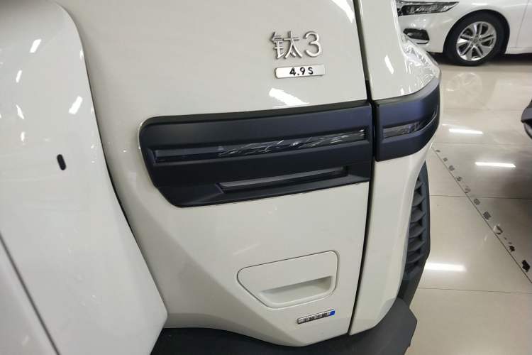 Used  Titanium 3 2025 501 km All-Wheel Drive Intelligent Driving Max Edition