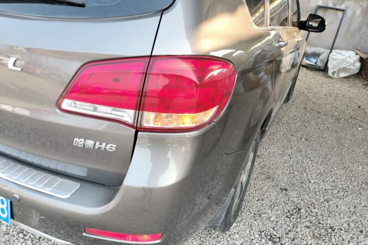 Used Haval H6 2013 Upgraded Model 2.4L Automatic Two-Wheel Drive Elite Version
