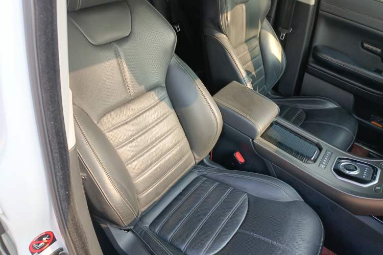 Used Land Rover Range Rover Evoque 2018 240 PS HSE DYNAMIC All-Wheel Drive Edition
