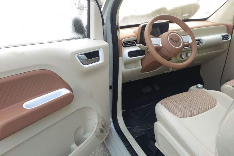 Used Wuling Hongguang MINIEV 2024 3rd Generation 215km Youth Edition
