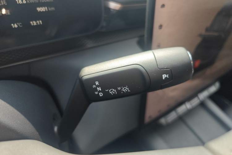 Used Zeekr 7X 2025 100 kWh Long-Range Rear-Wheel Drive with Intelligent Driving Features