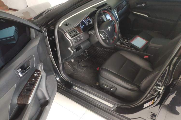 Used Toyota Camry 2016 2.0G 10th Anniversary Leading Edition
