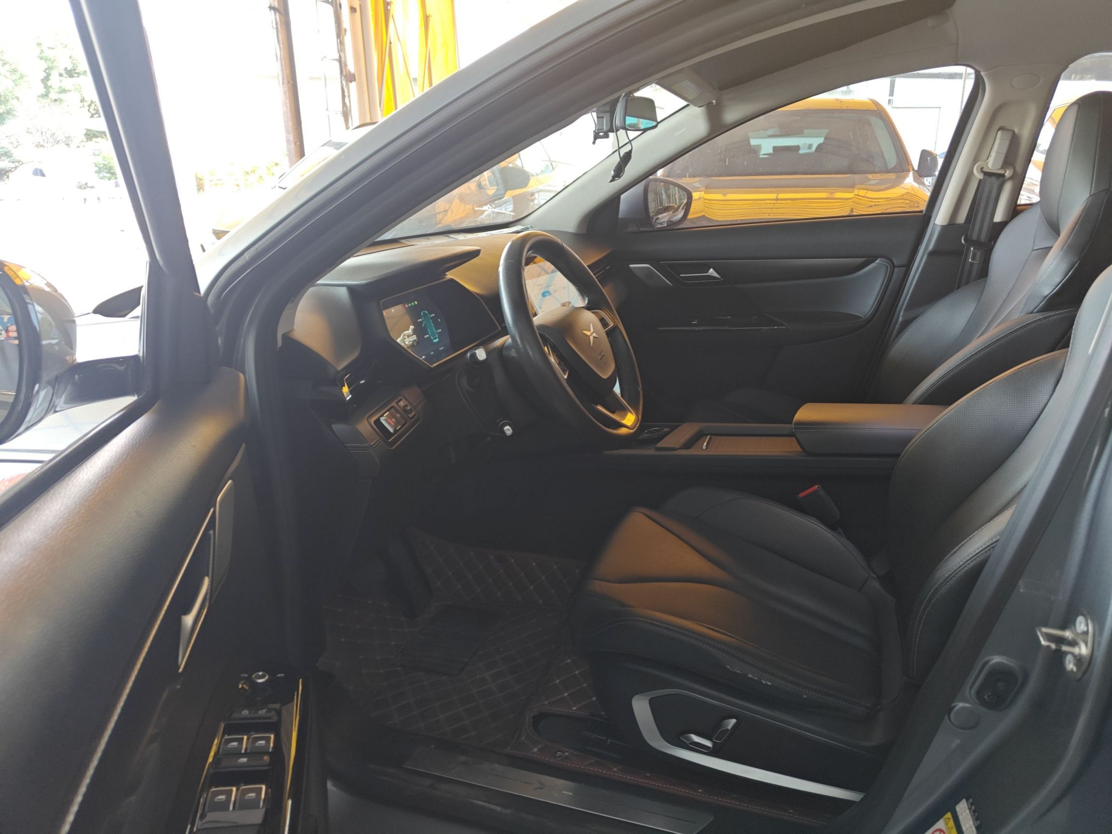 Переднее сиденье в автомобиле