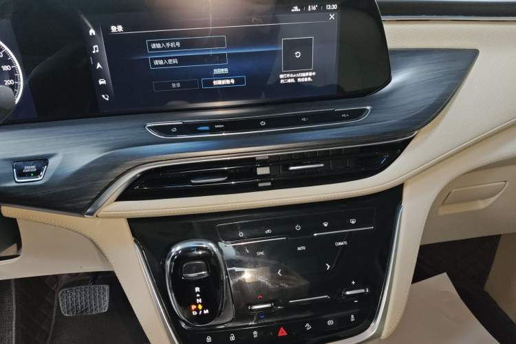 Used Buick GL8 2022 ES Landtrek 653T Luxury Edition