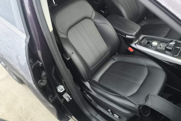 Used  Lingyun 2019 1.6T Two-Wheel Drive Diamond Edition
