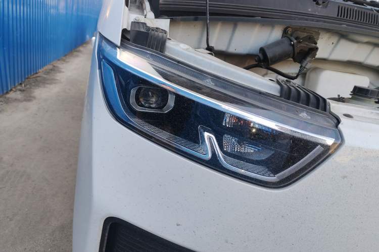 Used Wuling Yangguang 2024 300km Comfort-Grade Passenger Van 60kW
