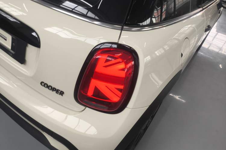 Used MINI MINI 2023 1.5T COOPER Artist
