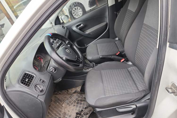 Used Volkswagen Polo 2016 1.6L Automatic Comfort Model