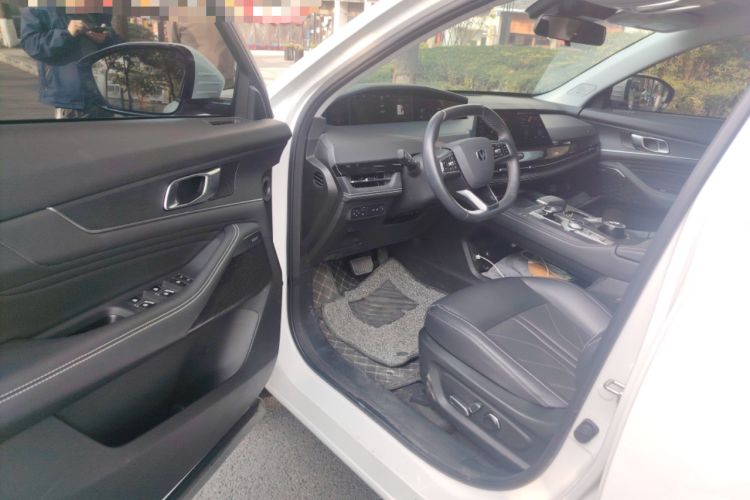 Used Changan UNI-K 2024 2.0T Two-Wheel Drive YueShang Trim
