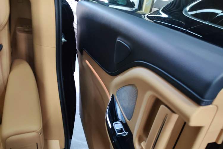 Used VOYAH Dream 2025 PHEV Four-Wheel Drive Prestige Kunpeng Edition
