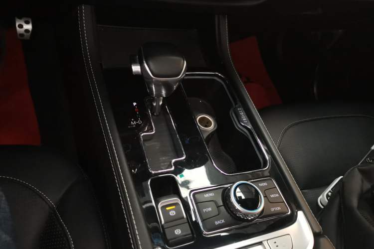 Used Beijing Auto BJ40 2018 PLUS 2.3T Automatic Four-Wheel Drive Flagship Version China V Emission Standard
