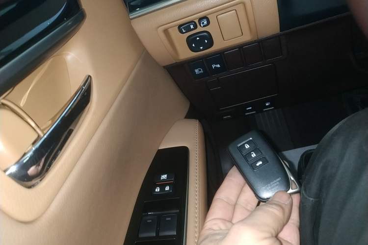 Used Lexus ES 2017 300h Mark Levinson Comfort Edition
