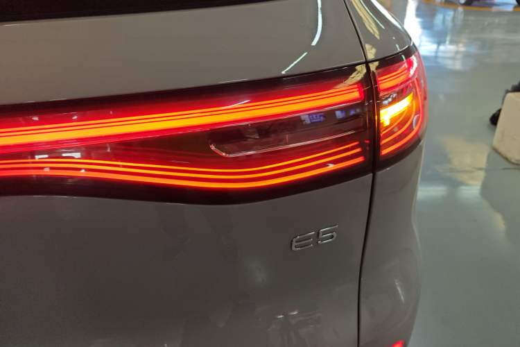 Used  E5 2024 530km Starship Edition