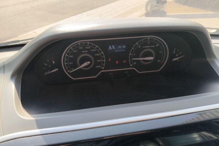 Used SAIC MAXUS Xintu V80 2021 2.0T AMT Classic Aoyuntong Short Wheelbase Mid-Roof 5/6-Seater
