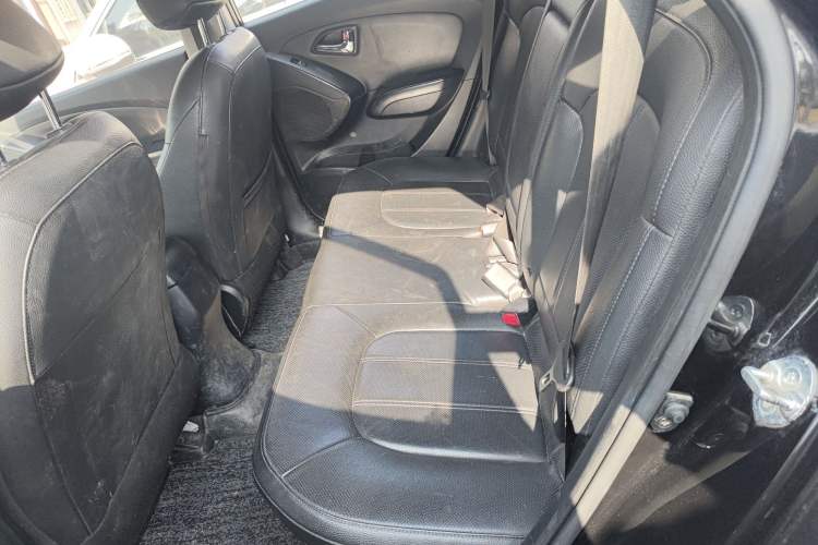 Used Hyundai ix35 2013 2.0L Automatic Two-Wheel Drive Smart GLS China IV Standard