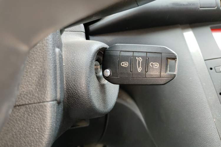 Used Peugeot 3008 2016 2.0L Automatic Classic Edition