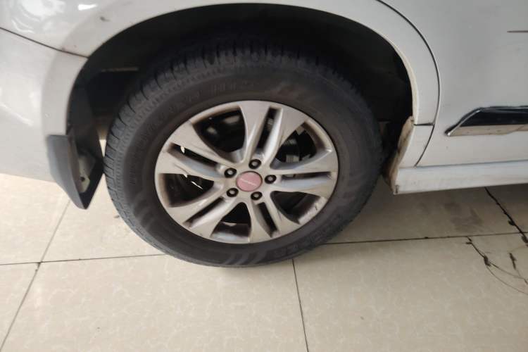 Used Haval H6 2014 Upgraded Model 2.0T Diesel Manual Two-Wheel Drive Elite Version
