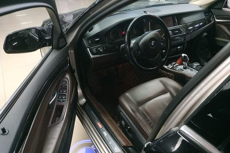 Used BMW 5 Series 2014 525Li Luxury Design Package
