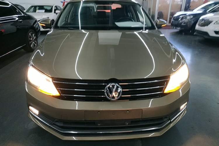 Used Volkswagen Sagitar 2015 1.6L Automatic Comfort Model
