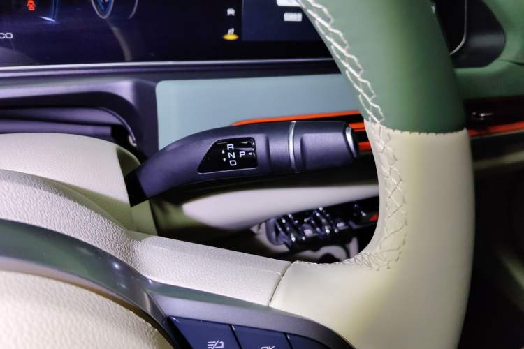 Used ORA Good Cat 2023 401 km Standard Range Luxury Version Lithium Iron Phosphate
