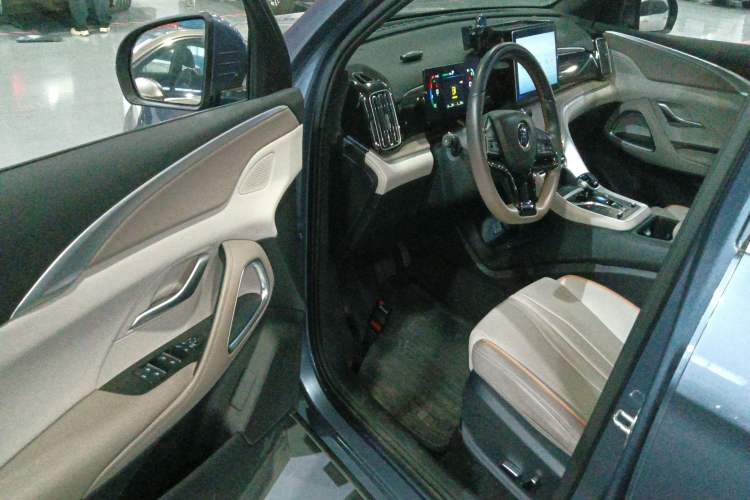 Used BYD Song Pro New Energy 2023 Champion Edition DM-i 71KM Navigation Model
