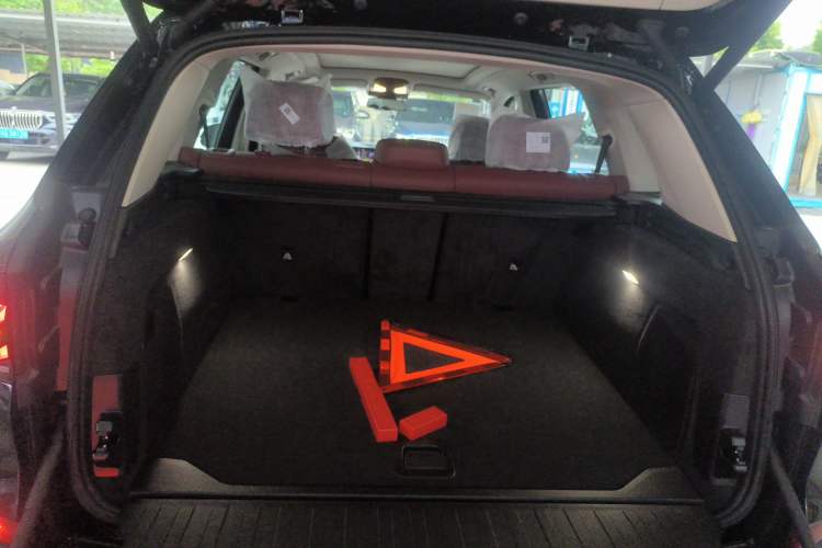 Used BMW X5 2023 xDrive 30Li Luxury M Sport Package
