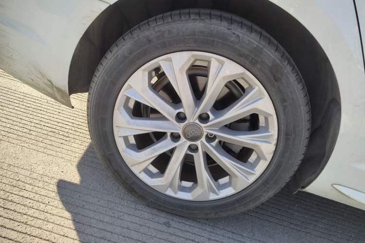 Used Audi A4L 2017 Plus 40 TFSI Ambition Model
