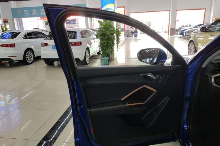 Used Audi Q3 2021 35 TFSI Fashionable and Elegant Model
