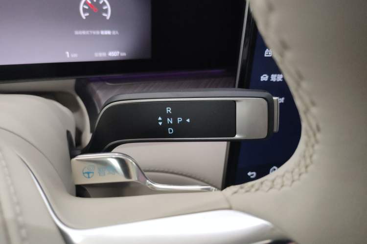 Used Denza Z9 2024 630 km All-Wheel Drive Max Version