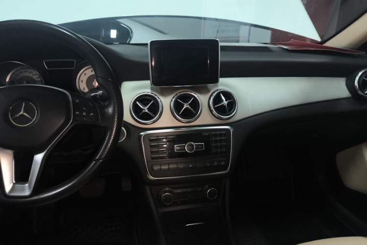 Used Mercedes-Benz GLA 2015 GLA 220 4MATIC Fashion Model
