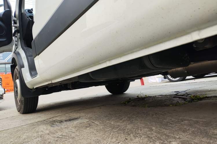 Used Iveco Eurocargo 2021 3.0T Automatic Chao Rui Short Wheelbase Low-Roof Side-Sliding Door F1C
