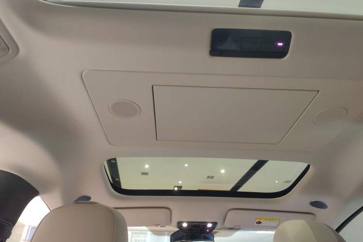 Used Li Auto MEGA 2024 Ultra Model
