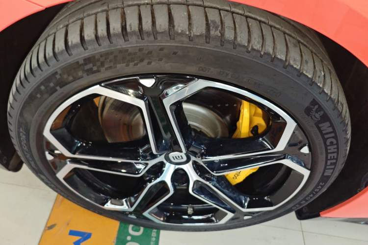 Used Xiaomi Auto SU7 2024 Four-Wheel Drive Ultra-Long Range Advanced Intelligent Driving Max Edition
