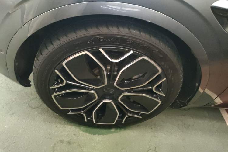 Used  11 2022 Long-Range Dual-Motor Luxury Edition 5 Seats
