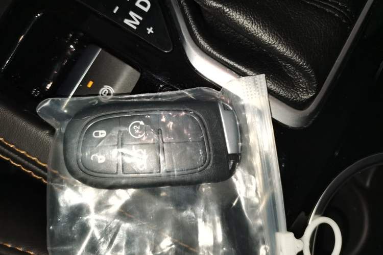 Used  Grand Commander 2018 2.0T Four-Wheel Drive Smart Enjoyment Version China V Emission Standard
