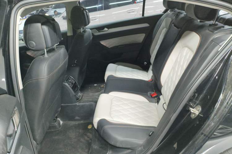 Used Volkswagen Magotan 2023 2 Million Units Commemorative Edition 330TSI DSG Luxury Version
