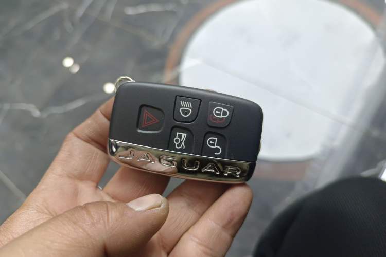 Used Jaguar XFL 2019 XFL 2.0T 250 PS Two-Wheel-Drive Luxury Edition
