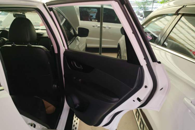 Used Nissan X-Trail 2017 2.5L CVT Leading Edition 4WD
