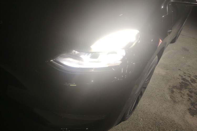 Used Tesla Model Y 2023 Long-Range All-Wheel-Drive Version
