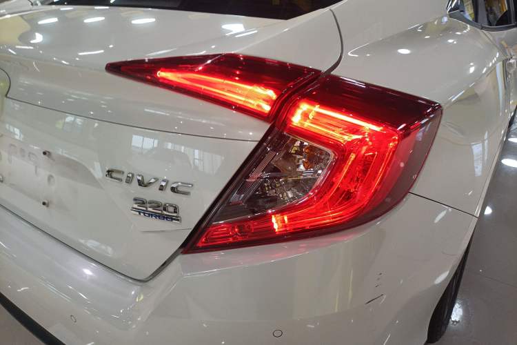 Used Honda Civic 2016 220TURBO CVT Prestige Edition
